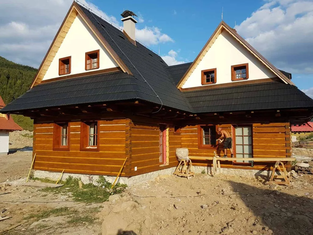 Zrubový obklad stavby – foto 2